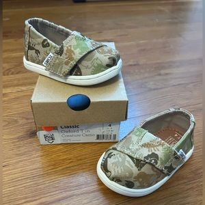 TOMS classic, Oxford Tan creature camo size 4